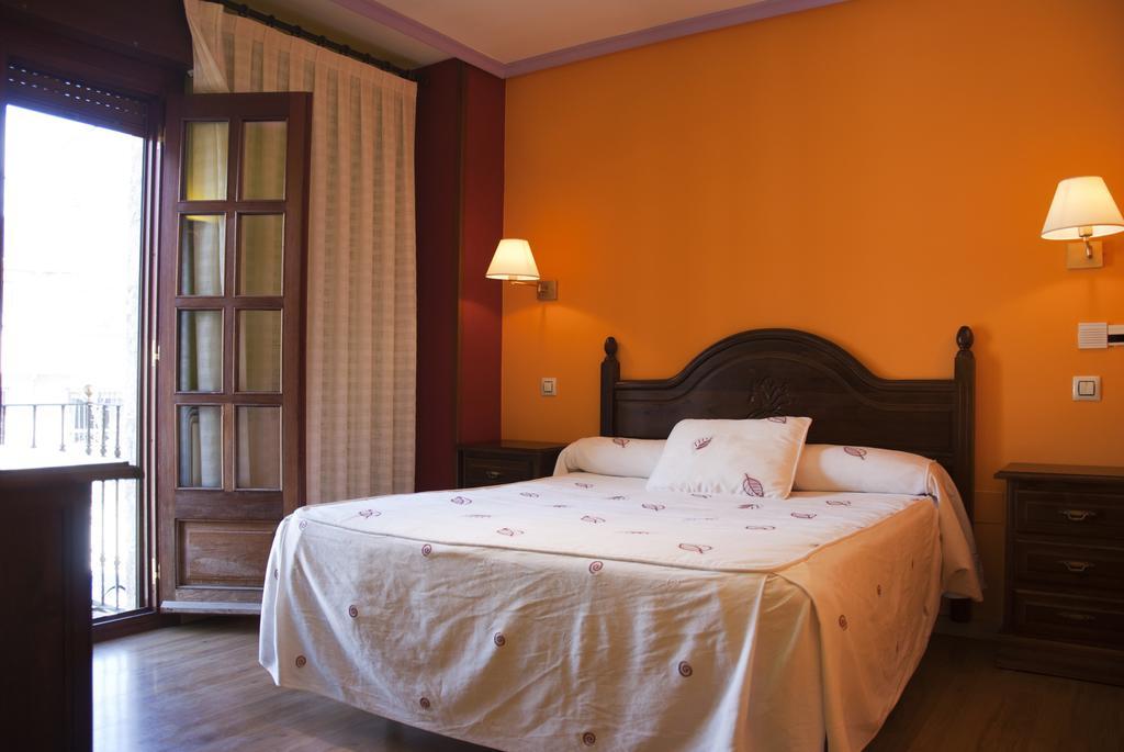 Tierra De Lobos Hotel Puebla de Sanabria Eksteriør billede